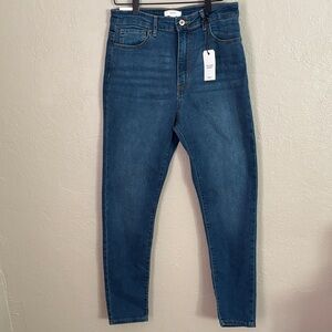 Forever 21 Mid Rise Skinny Jean Women’s Size 29 Medium Wash With Pockets